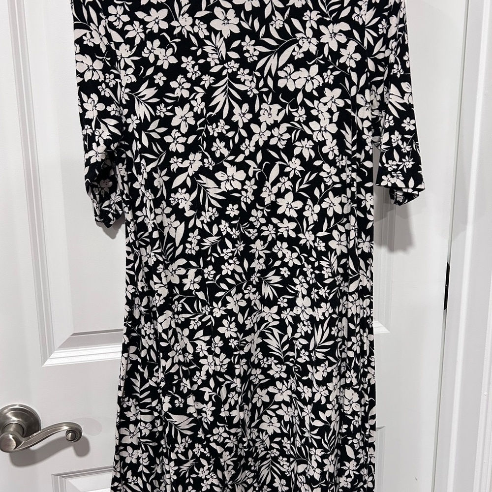 Old Navy Monochrome Floral 1/2 Sleeve Dress